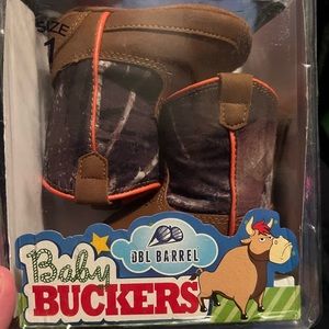 Baby buckers camo boots